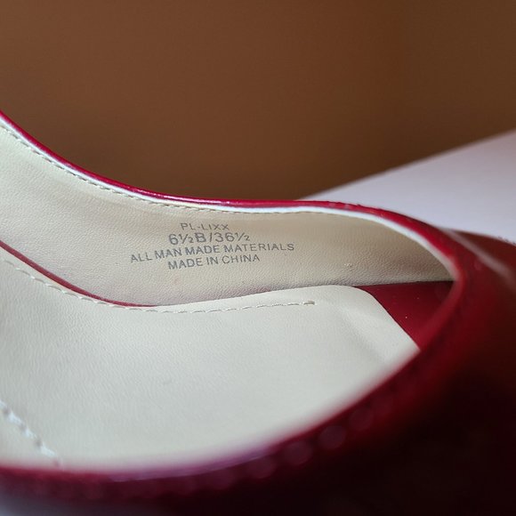 "BCBGeneration" SLING BACK PUMPS - NEW WITH TAG - Picture 4 of 7